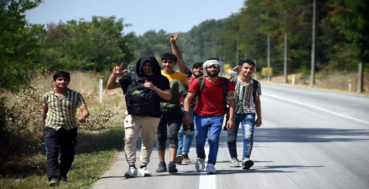 Συναγερμός: Η Τουρκία ξεκίνησε την μεταφορά εκατοντάδων Αφγανών στα ελληνοτουρκικά σύνορα! (βίντεο)